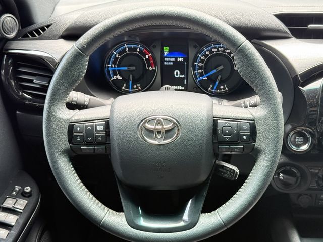2.8 渦輪 4WD 環景 ACC 氣氛燈 高蓋後車廂 導航 I-KEY 通風椅 9安 電動座椅 車道偏移 側踏板  第14張相片