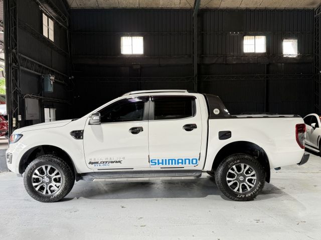 2.0雙渦輪 6安 4WD 導航 顯影 後拉版 ACC 摸門 I-KEY 電動座椅 停車輔助 HID 日行燈 方控 定速  第3張相片