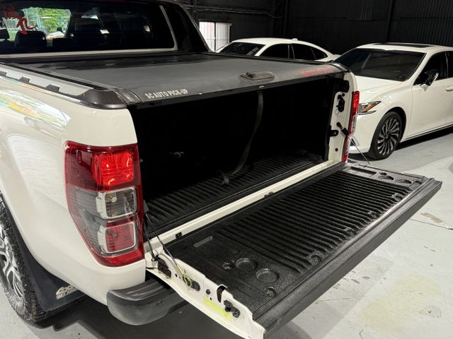 2.0雙渦輪 6安 4WD 導航 顯影 後拉版 ACC 摸門 I-KEY 電動座椅 停車輔助 HID 日行燈 方控 定速  第8張相片