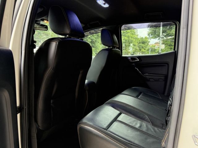 2.0雙渦輪 6安 4WD 導航 顯影 後拉版 ACC 摸門 I-KEY 電動座椅 停車輔助 HID 日行燈 方控 定速  第10張相片