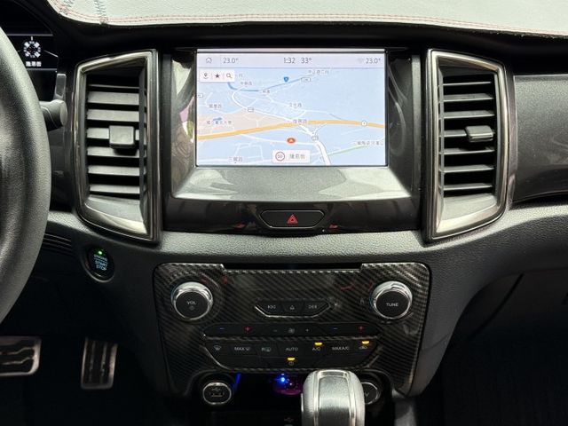 2.0雙渦輪 6安 4WD 導航 顯影 後拉版 ACC 摸門 I-KEY 電動座椅 停車輔助 HID 日行燈 方控 定速  第14張相片