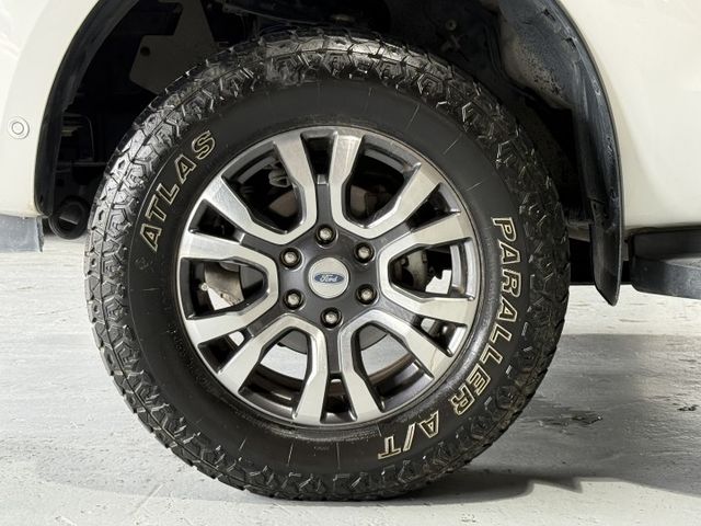 2.0雙渦輪 6安 4WD 導航 顯影 後拉版 ACC 摸門 I-KEY 電動座椅 停車輔助 HID 日行燈 方控 定速  第16張相片
