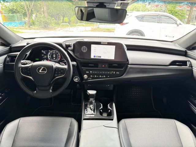 2.0汽油 新型小改款 天窗 I-KEY ACC 盲點 摸門 雙電動電熱椅 18圈 快撥  CARPLAY  第2張相片