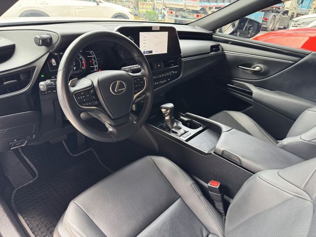2.0汽油 新型小改款 天窗 I-KEY ACC 盲點 摸門 雙電動電熱椅 18圈 快撥  CARPLAY  第8張相片