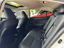 2.0汽油 新型小改款 天窗 I-KEY ACC 盲點 摸門 雙電動電熱椅 18圈 快撥  CARPLAY  第9張縮圖