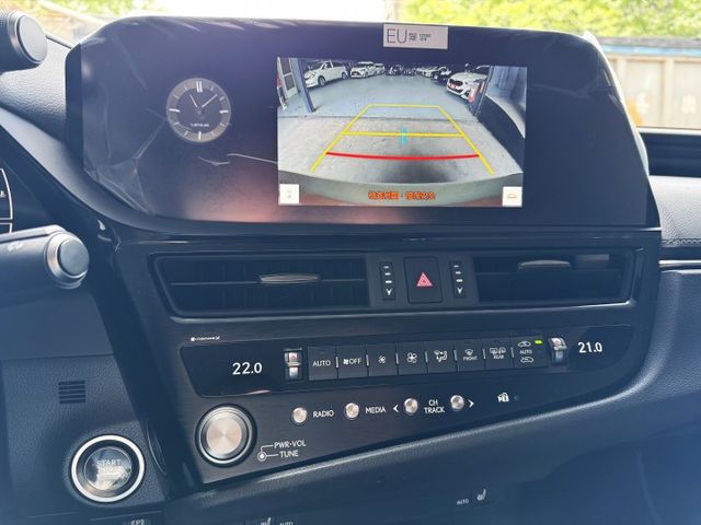 2.0汽油 新型小改款 天窗 I-KEY ACC 盲點 摸門 雙電動電熱椅 18圈 快撥  CARPLAY  第13張相片