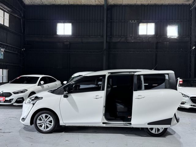 1.5 五人座 新型小改款 雙側滑門 I-KEY 摸門 雙安 導航 顯影 藍芽 行車器 15圈 ABS 九成新胎  第6張相片