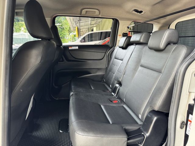 1.5 五人座 新型小改款 雙側滑門 I-KEY 摸門 雙安 導航 顯影 藍芽 行車器 15圈 ABS 九成新胎  第14張相片