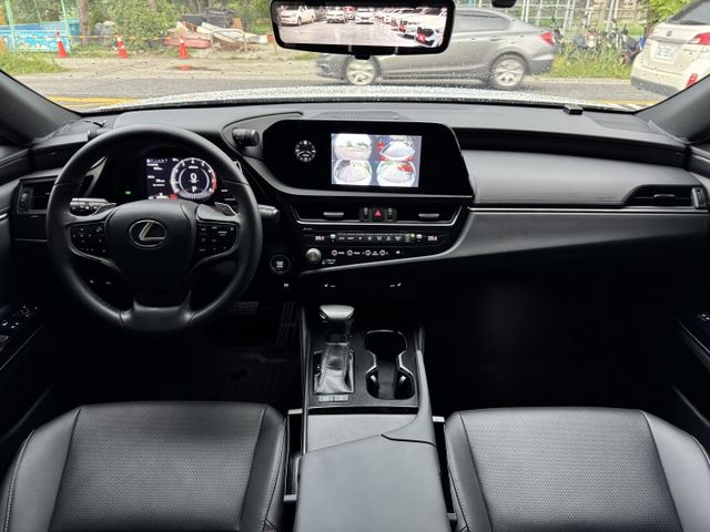2.0汽油 新型小改款 天窗 I-KEY ACC 12安 環景 車偏 盲點 摸門 行車器 氣氛燈 電動電熱椅  第2張相片