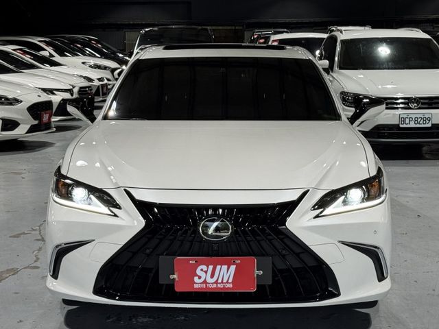 2.0汽油 新型小改款 天窗 I-KEY ACC 12安 環景 車偏 盲點 摸門 行車器 氣氛燈 電動電熱椅  第4張相片