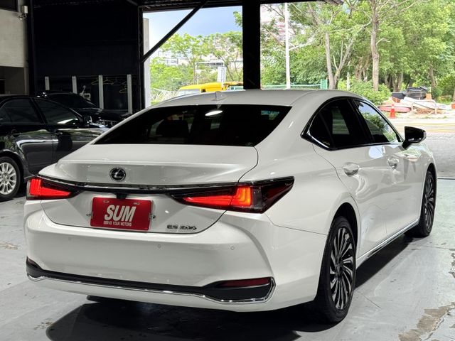 2.0汽油 新型小改款 天窗 I-KEY ACC 12安 環景 車偏 盲點 摸門 行車器 氣氛燈 電動電熱椅  第7張相片