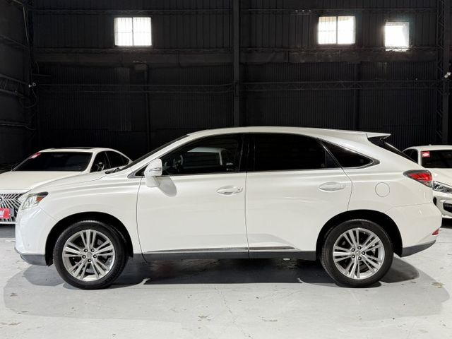 2.7 特仕版 限量40台 空力套件 天窗 電尾門 三台電視 數位 導航 顯影 雙電動座椅 記憶椅 雙色內裝 I-KEY  第3張相片