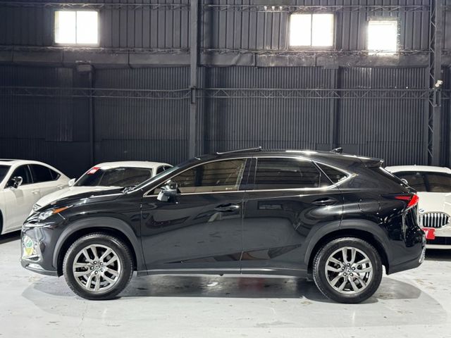 2.0汽油 豪華旗艦 天窗 電尾門 電動椅 ACC I-KEY 摸門 9安 雙電熱椅 盲點 方控 快撥 顯影  第3張相片