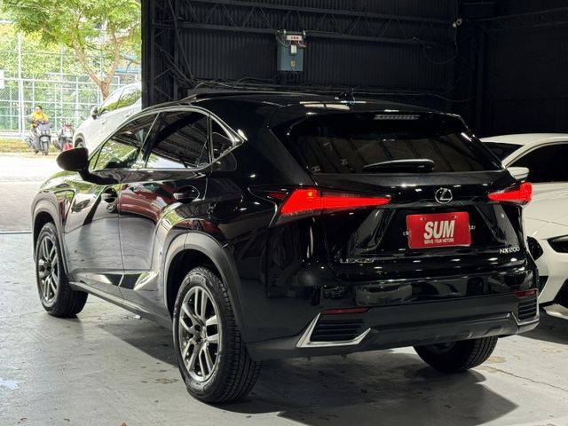 2.0汽油 豪華旗艦 天窗 電尾門 電動椅 ACC I-KEY 摸門 9安 雙電熱椅 盲點 方控 快撥 顯影  第6張相片