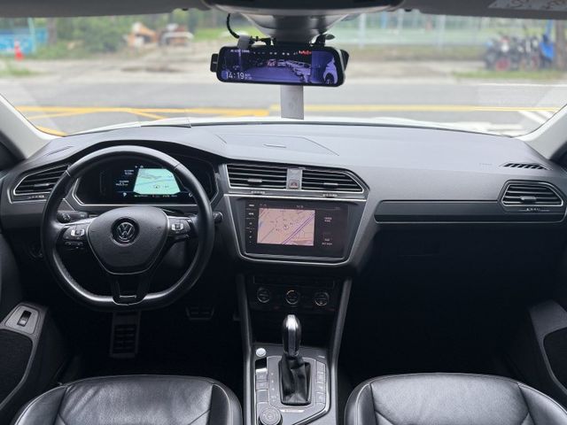 2.0渦輪 330 HL版 4WD 空套 7安 腳踢尾門 數位儀錶 ACC 環景 雙電動記憶座椅 盲點 導航 I-KEY  第2張相片