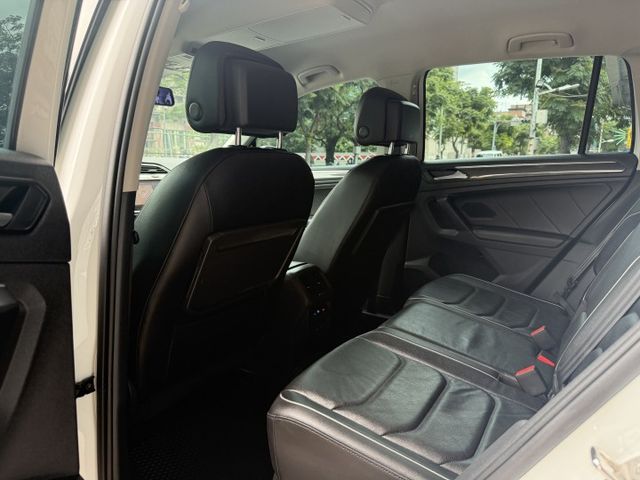 2.0渦輪 330 HL版 4WD 空套 7安 腳踢尾門 數位儀錶 ACC 環景 雙電動記憶座椅 盲點 導航 I-KEY  第8張相片