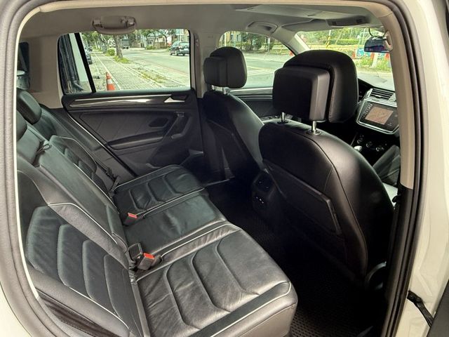 2.0渦輪 330 HL版 4WD 空套 7安 腳踢尾門 數位儀錶 ACC 環景 雙電動記憶座椅 盲點 導航 I-KEY  第10張相片