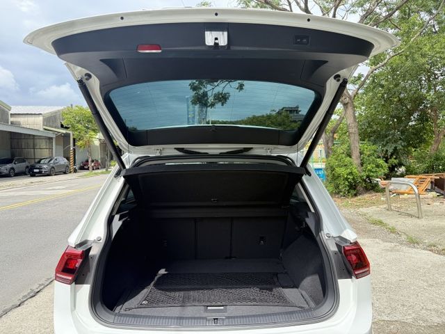 2.0渦輪 330 HL版 4WD 空套 7安 腳踢尾門 數位儀錶 ACC 環景 雙電動記憶座椅 盲點 導航 I-KEY  第11張相片