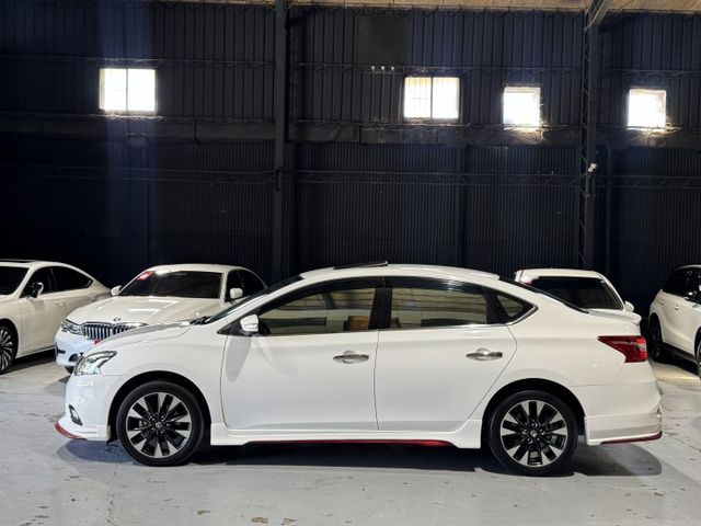 1.8小改款 頂級尊絕版 天窗 盲點 環景 空套 I-KEY 摸門 安卓機 導航 定速 循跡 方控 恆溫 胎壓  第3張相片