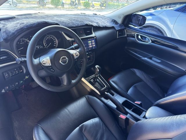 1.8小改款 頂級尊絕版 天窗 盲點 環景 空套 I-KEY 摸門 安卓機 導航 定速 循跡 方控 恆溫 胎壓  第8張相片