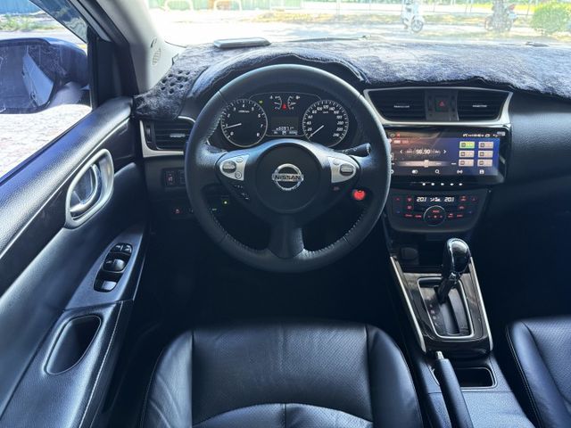 1.8小改款 頂級尊絕版 天窗 盲點 環景 空套 I-KEY 摸門 安卓機 導航 定速 循跡 方控 恆溫 胎壓  第10張相片