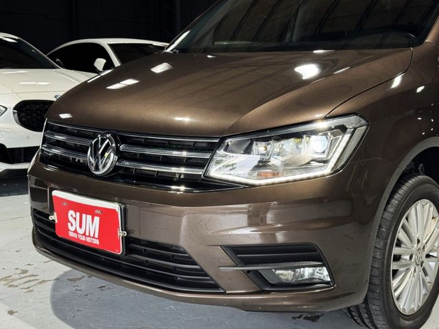 2.0 TDI 柴油渦輪 大七人座 電動滑門 二三椅快拆 6安 方控 LED日行燈 車道維持 定速 魚眼HID  第5張相片