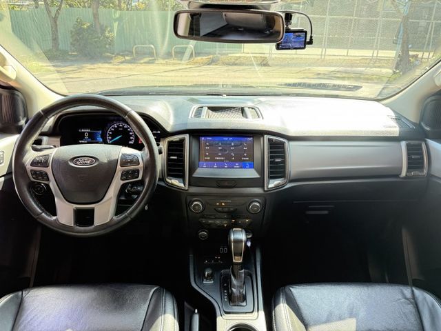 2.0 渦輪 4WD 全能版雙廂 霸氣水箱罩 後拉版 前後行車器 定速 魚眼 CarPlay 方控 胎壓 車偏  第2張相片