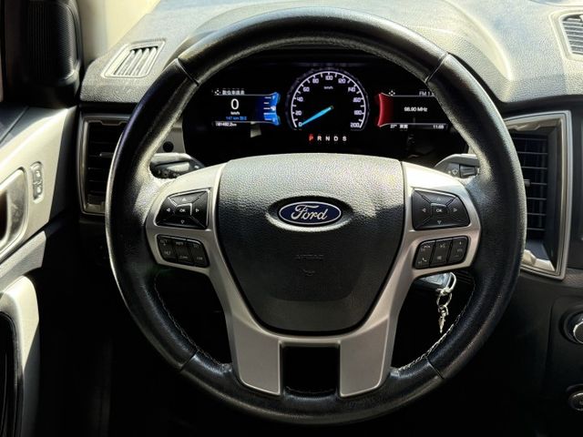 2.0 渦輪 4WD 全能版雙廂 霸氣水箱罩 後拉版 前後行車器 定速 魚眼 CarPlay 方控 胎壓 車偏  第16張相片