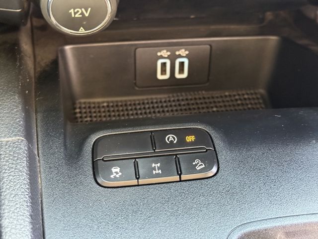 2.0 渦輪 4WD 全能版雙廂 霸氣水箱罩 後拉版 前後行車器 定速 魚眼 CarPlay 方控 胎壓 車偏  第17張相片