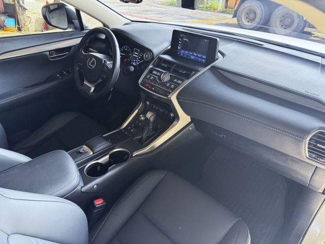 菁英PLUS 2.0汽油 ACC 電動椅 9安 電尾門 I-KEY 盲點 摸門 顯影 17圈 LED日行燈  第7張相片