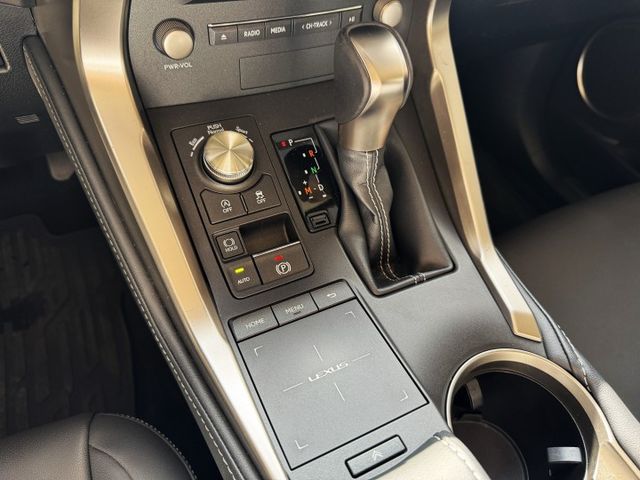 菁英PLUS 2.0汽油 ACC 電動椅 9安 電尾門 I-KEY 盲點 摸門 顯影 17圈 LED日行燈  第12張相片