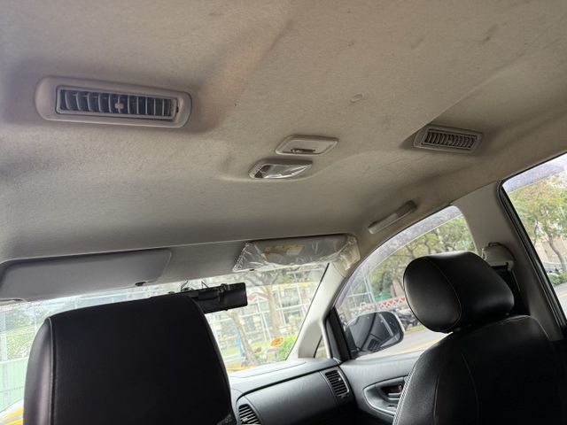 2.0雙安 自排 後出風口 導航 顯影 行車紀錄器 15吋鋁圈 皮椅 藍芽 倒車雷達 大安卓機 九成新輪胎 按時保養  第14張相片