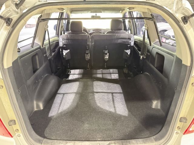 2.0 J版 雙安 自排 自用小客貨 後照鏡方向指示燈 倒車雷達 可調式大燈 九成新輪胎  第7張相片