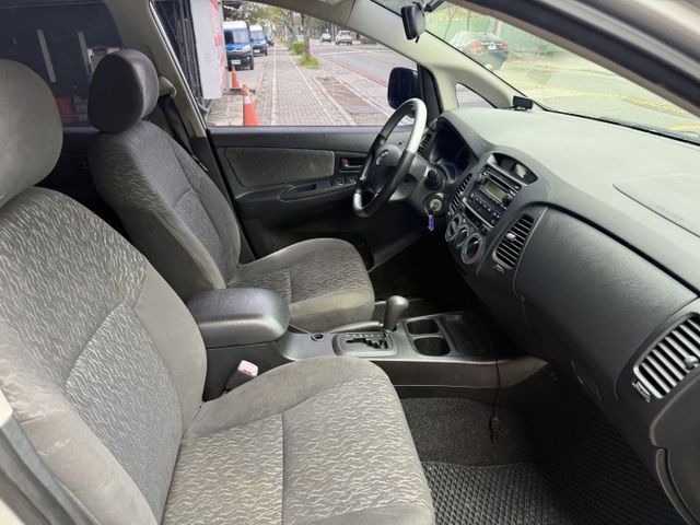 2.0 J版 雙安 自排 自用小客貨 後照鏡方向指示燈 倒車雷達 可調式大燈 九成新輪胎  第11張相片