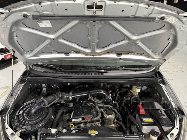 2.0 J版 雙安 自排 自用小客貨 後照鏡方向指示燈 倒車雷達 可調式大燈 九成新輪胎  第16張相片