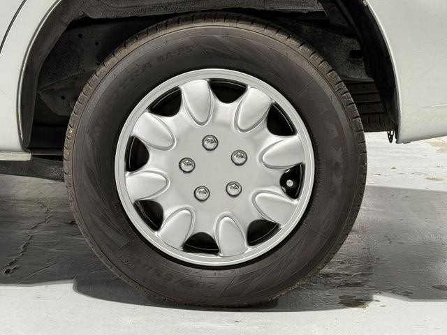 2.0 J版 雙安 自排 自用小客貨 後照鏡方向指示燈 倒車雷達 可調式大燈 九成新輪胎  第17張相片