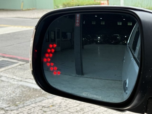 2.0 J版 雙安 自排 自用小客貨 後照鏡方向指示燈 倒車雷達 可調式大燈 九成新輪胎  第20張相片
