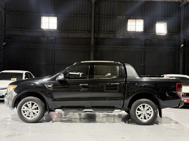 3.2 渦輪 4WD 6安 定速 方控 側踏板 行李架 電動座椅ABS 恆溫  循跡 皮椅 18吋鋁圈 黑內裝  第3張相片