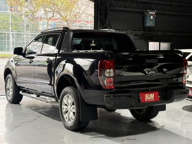 3.2 渦輪 4WD 6安 定速 方控 側踏板 行李架 電動座椅ABS 恆溫  循跡 皮椅 18吋鋁圈 黑內裝  第7張相片