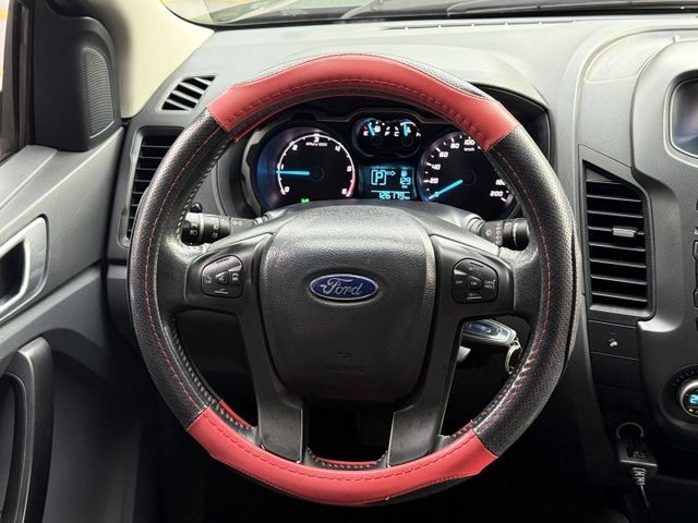 3.2 渦輪 4WD 6安 定速 方控 側踏板 行李架 電動座椅ABS 恆溫  循跡 皮椅 18吋鋁圈 黑內裝  第12張相片