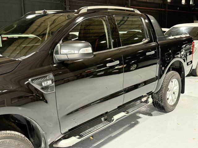 3.2 渦輪 4WD 6安 定速 方控 側踏板 行李架 電動座椅ABS 恆溫  循跡 皮椅 18吋鋁圈 黑內裝  第16張相片