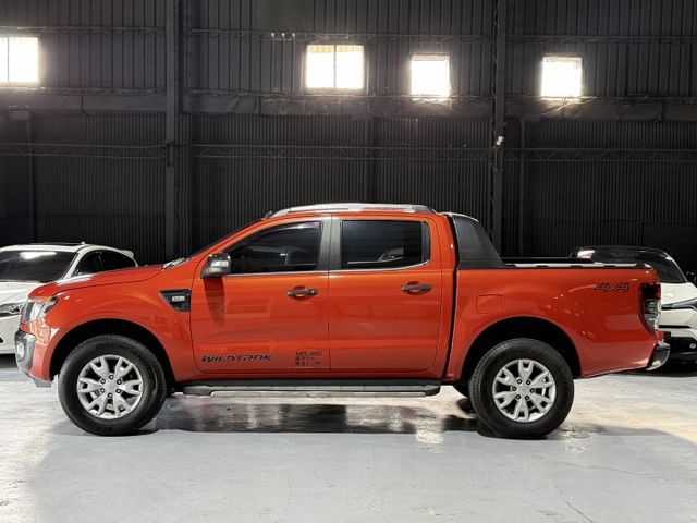 3.2 渦輪 4WD 6安 方控 定速 導航 循跡 恆溫 電動座椅 行車紀錄器 側踏板 車頂架 黑內裝 安卓機  第3張相片