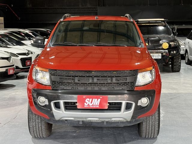 3.2 渦輪 4WD 6安 方控 定速 導航 循跡 恆溫 電動座椅 行車紀錄器 側踏板 車頂架 黑內裝 安卓機  第4張相片