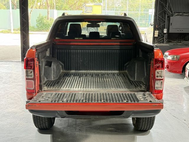 3.2 渦輪 4WD 6安 方控 定速 導航 循跡 恆溫 電動座椅 行車紀錄器 側踏板 車頂架 黑內裝 安卓機  第6張相片