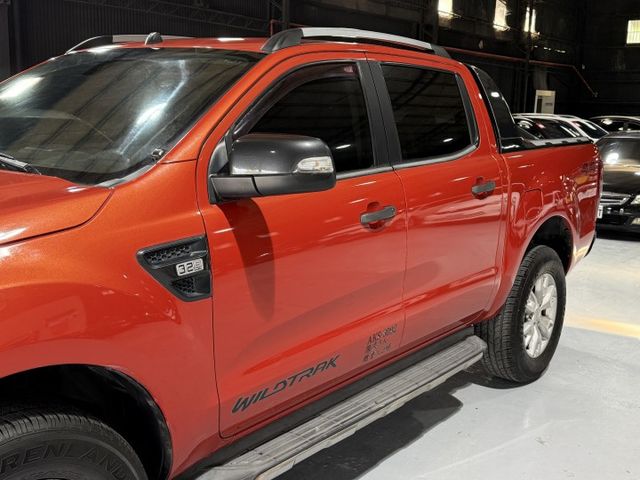 3.2 渦輪 4WD 6安 方控 定速 導航 循跡 恆溫 電動座椅 行車紀錄器 側踏板 車頂架 黑內裝 安卓機  第8張相片