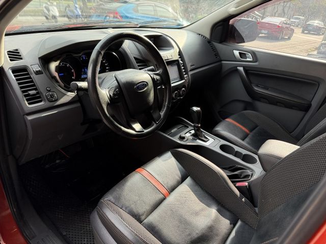 3.2 渦輪 4WD 6安 方控 定速 導航 循跡 恆溫 電動座椅 行車紀錄器 側踏板 車頂架 黑內裝 安卓機  第9張相片