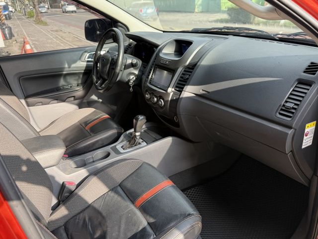 3.2 渦輪 4WD 6安 方控 定速 導航 循跡 恆溫 電動座椅 行車紀錄器 側踏板 車頂架 黑內裝 安卓機  第11張相片