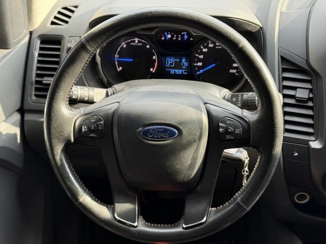 3.2 渦輪 4WD 6安 方控 定速 導航 循跡 恆溫 電動座椅 行車紀錄器 側踏板 車頂架 黑內裝 安卓機  第13張相片