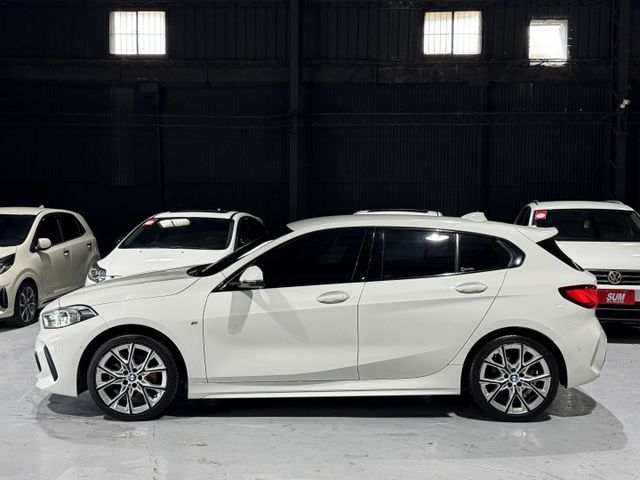 1.5渦輪 M版總代理 稀有特仕版 全車空套 雙色賽車椅 雙色18圈 5AT ACC 電尾門 8安 雙電動椅  第3張相片