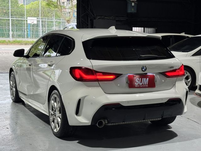 1.5渦輪 M版總代理 稀有特仕版 全車空套 雙色賽車椅 雙色18圈 5AT ACC 電尾門 8安 雙電動椅  第6張相片